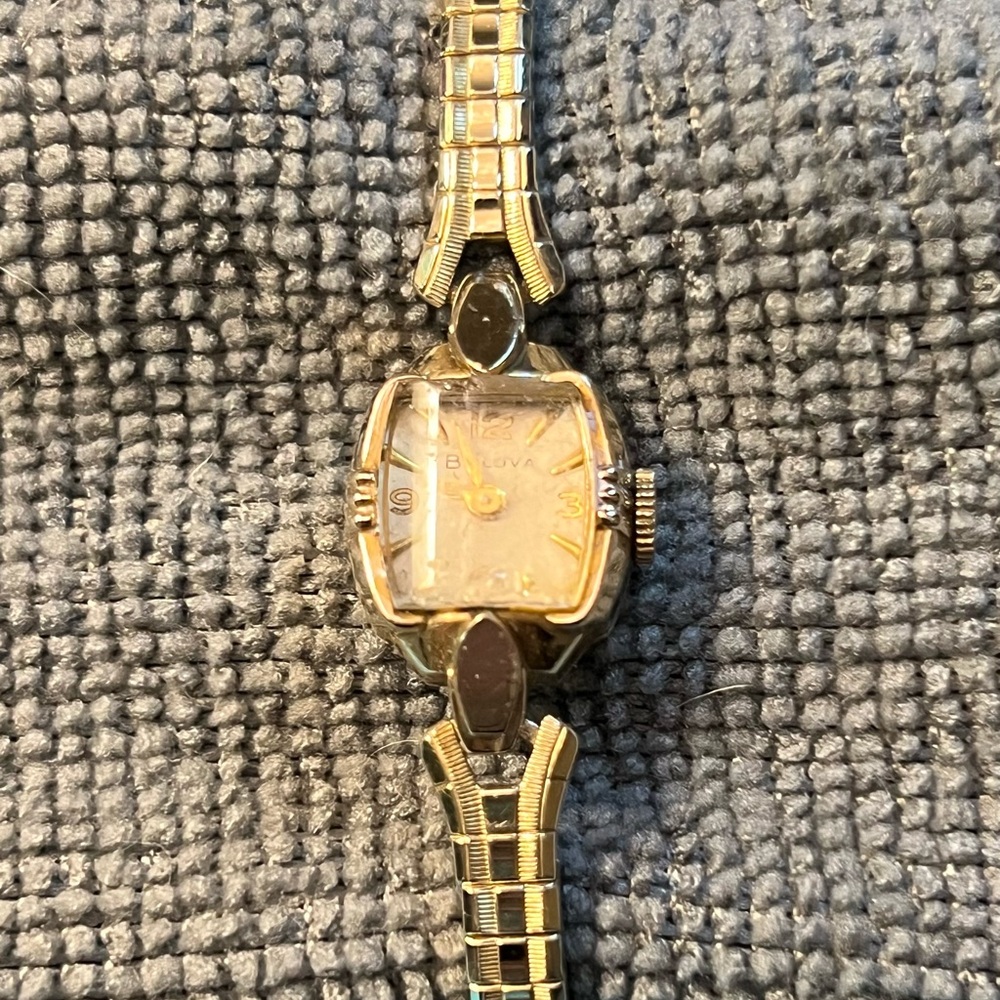 Vintage 1952 Bulova L2 manual winding ladies watch 10kt gold filled